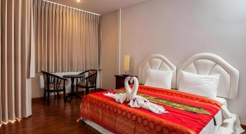 Triple Rund Place Hotel Patong Exterior photo